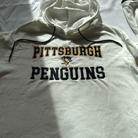 Reebok White NHL Penguins Hoodie - Picture 11 of 14
